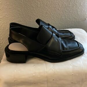 Rare! Zara Woman black leather strap loafers